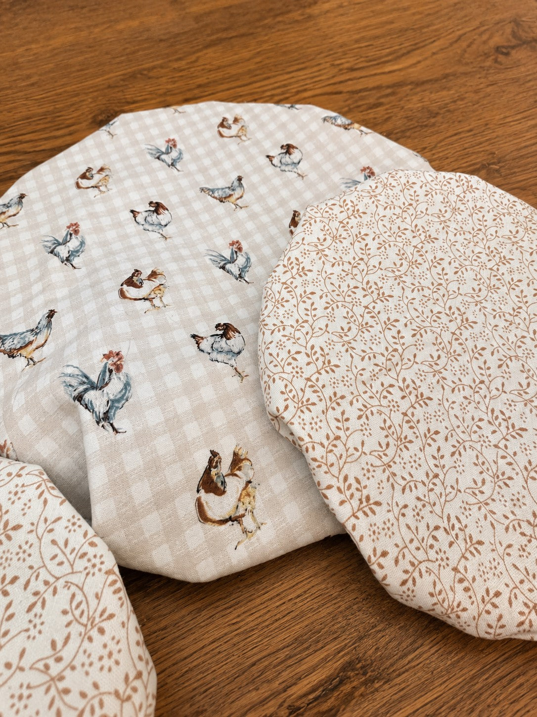Chicken on Gingham / Tan Vine Medium Reversable Bowl Cover